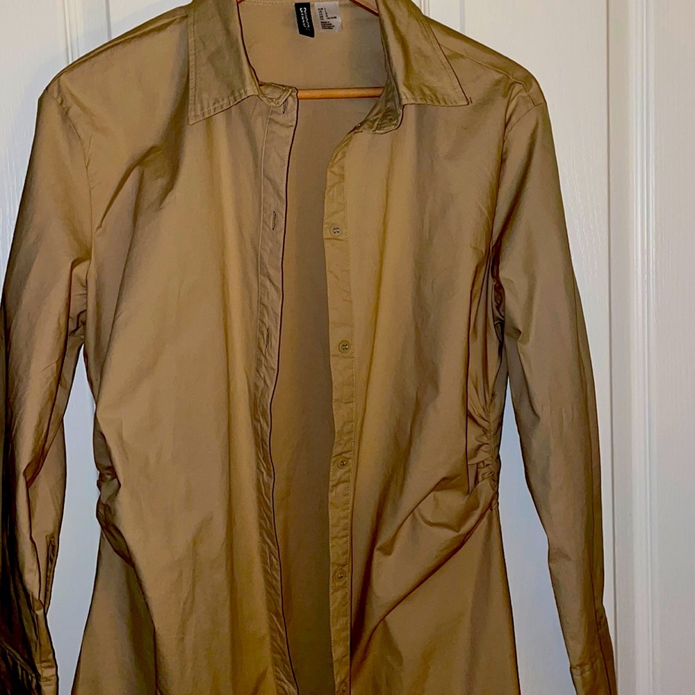 Shirt long to be worn with leggings or tights.